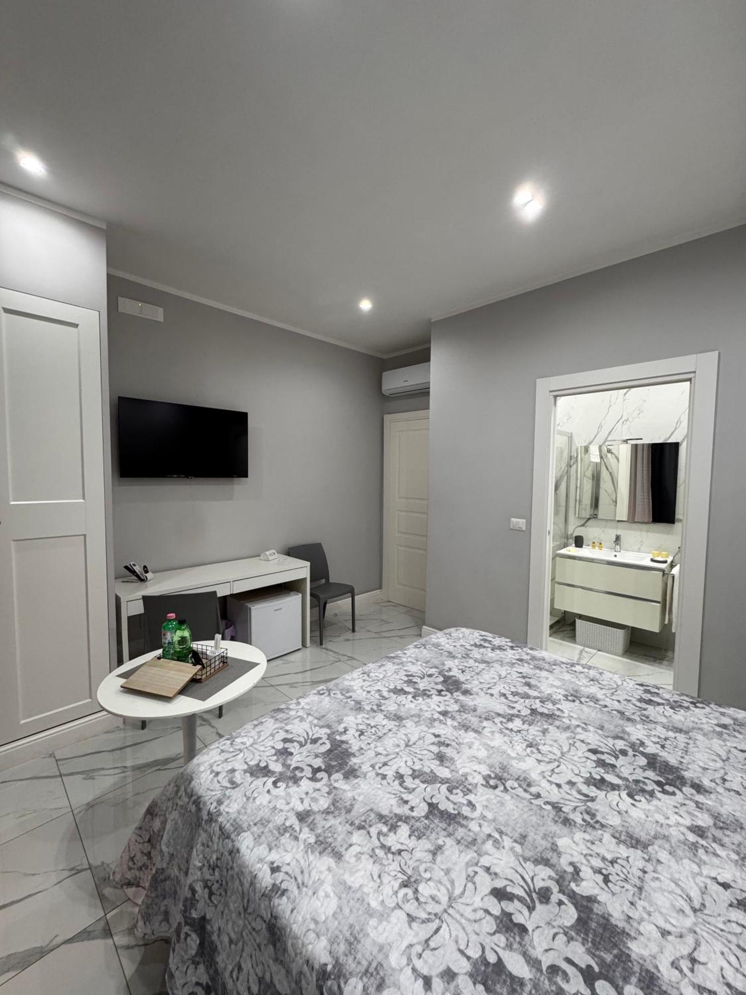 Lady Mary'S Luxury Suites เนเปิลส์ ภายนอก รูปภาพ