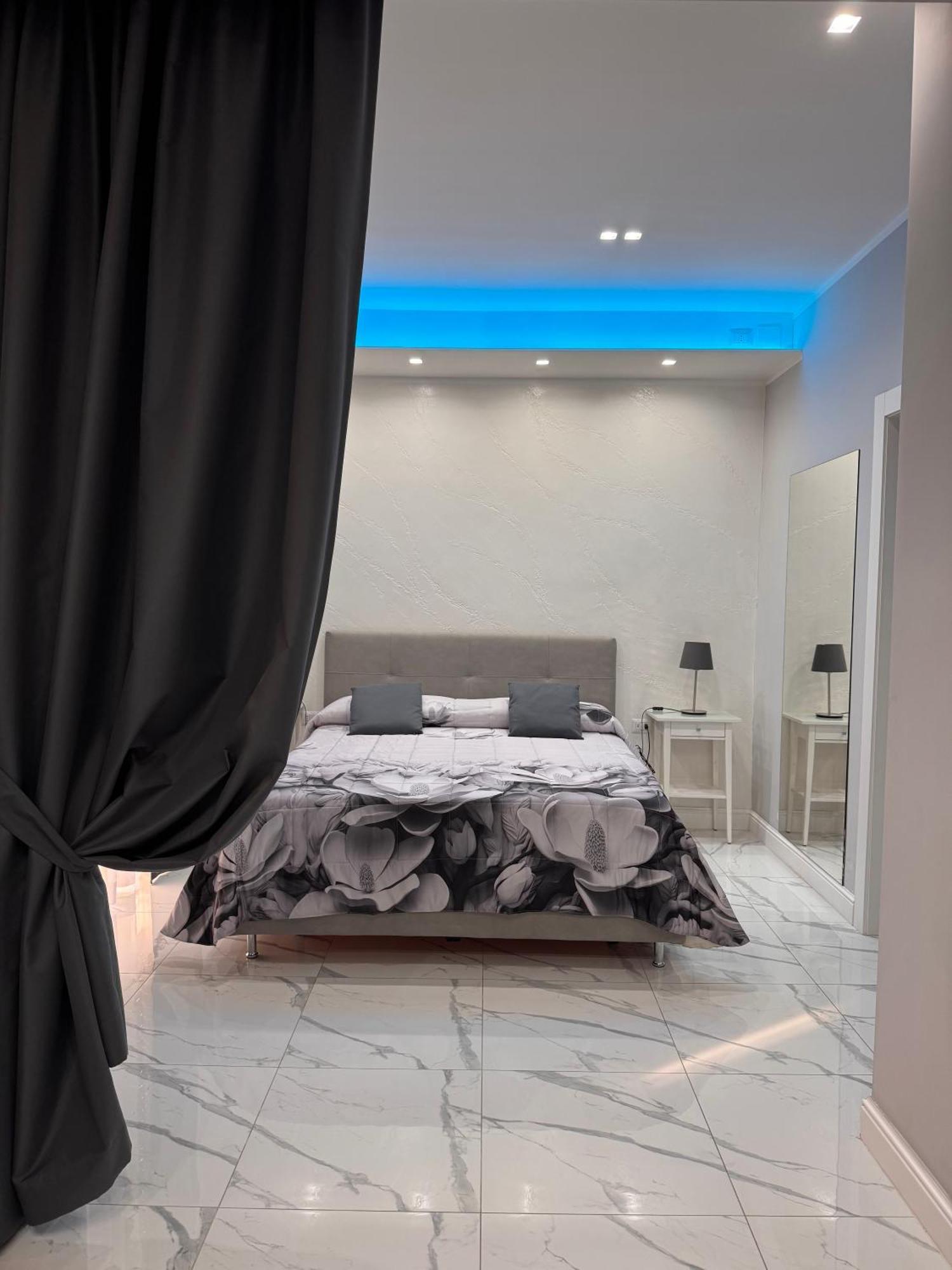 Lady Mary'S Luxury Suites เนเปิลส์ ภายนอก รูปภาพ