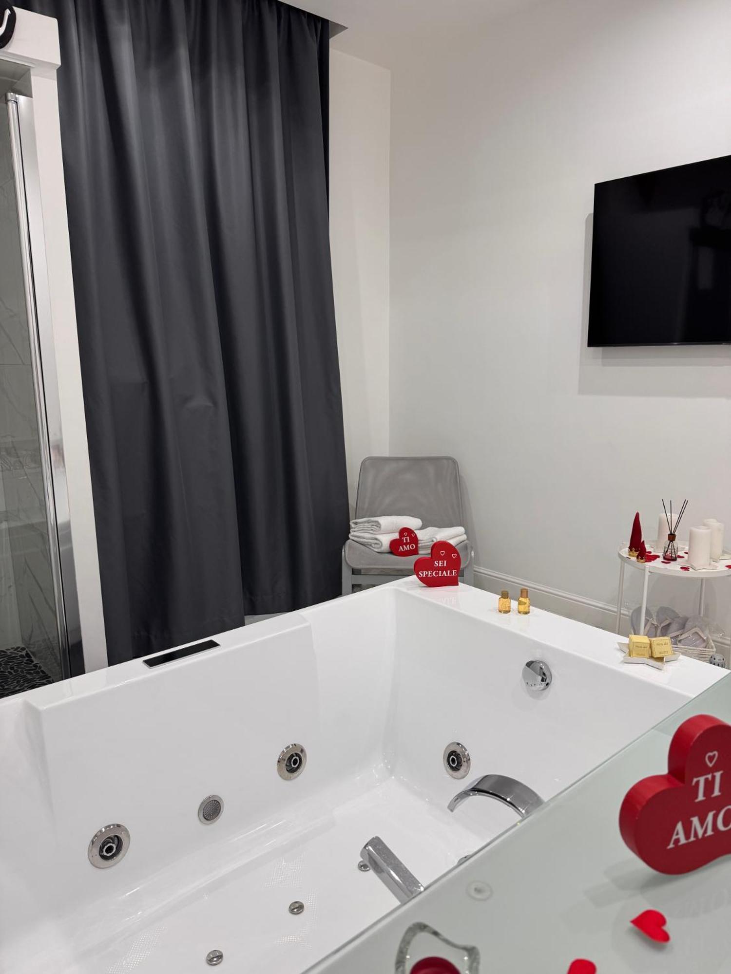 Lady Mary'S Luxury Suites เนเปิลส์ ภายนอก รูปภาพ